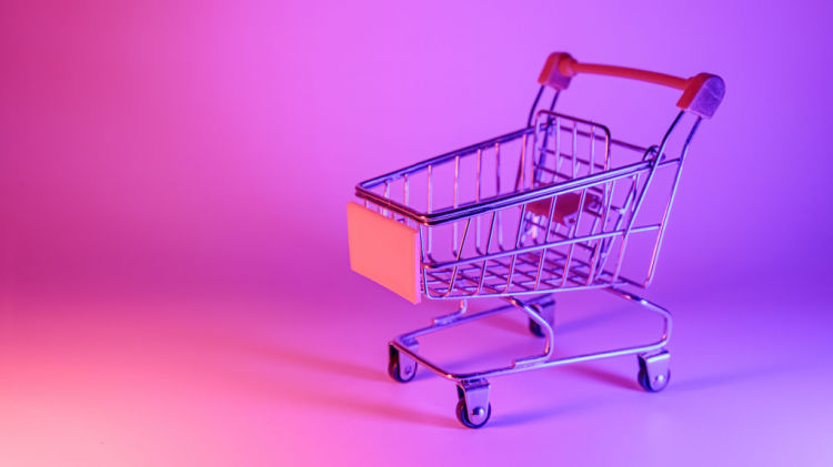 Priložnost za minimalizem. Ustanovitelj Amazona, Jeff Bezos, predlaga zamik velikih nakupov.