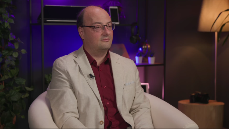 Marko Puschner: “Spletna pornografija je za najstnike postala učni pripomoček o spolnosti” (video)