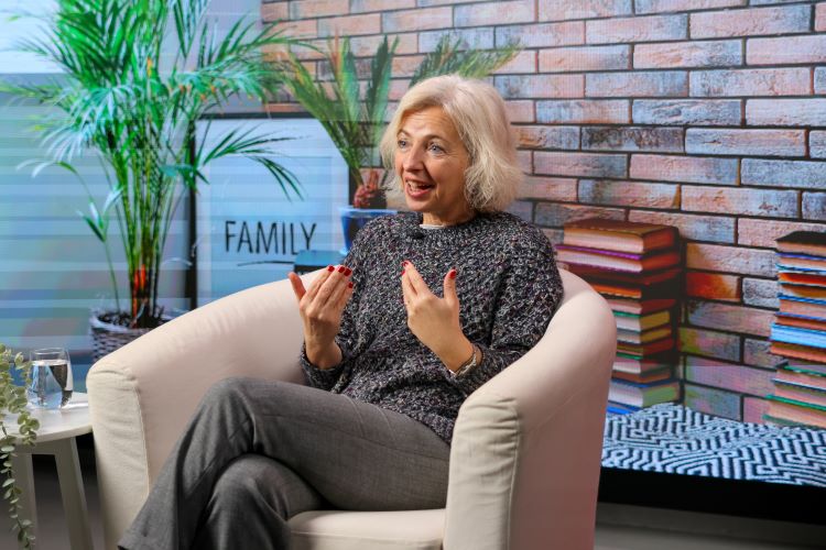 Darja Barborič Vesel: “Vsakič, ko vidim pred seboj najstnico, vidim človeka, ki nastaja” (video)
