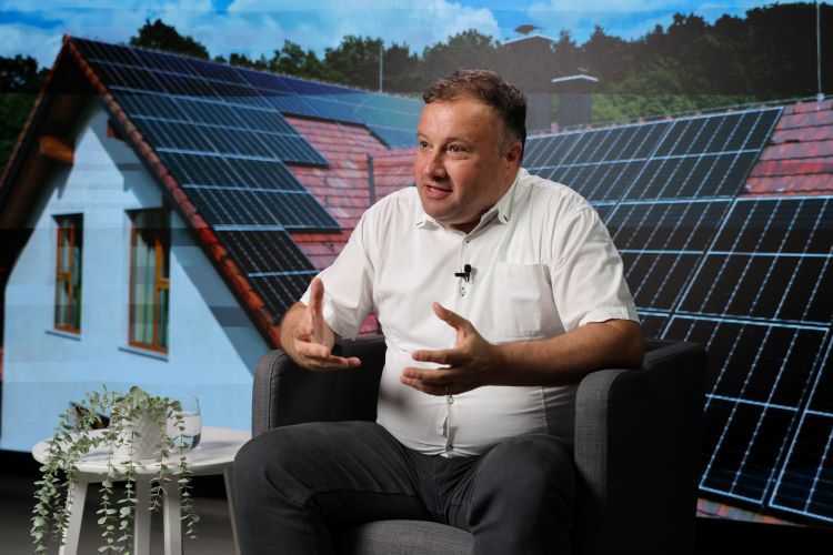 Mag. Gregor Novak: Kako privarčevati na računu za elektriko? (video)