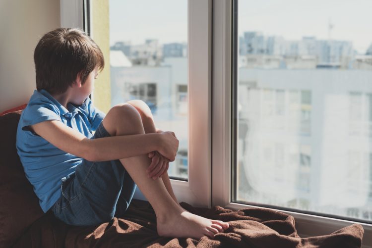 Otrok je lahko je ob ločitvi staršev preveč ranjen, da bi o svoji stiski sploh govoril
