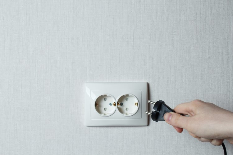 Pri cenah elektrike se ne gre zanašati na državo. Ukrepati moramo sami.