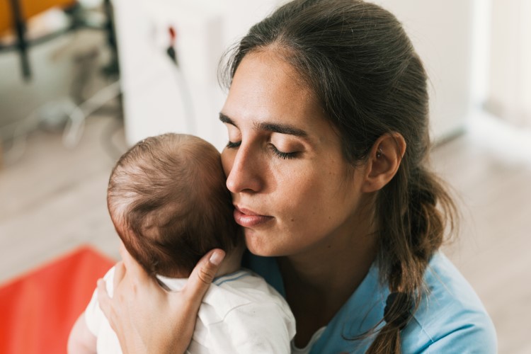 Dojenčkov jok ne para samo ušes, ampak tudi srce