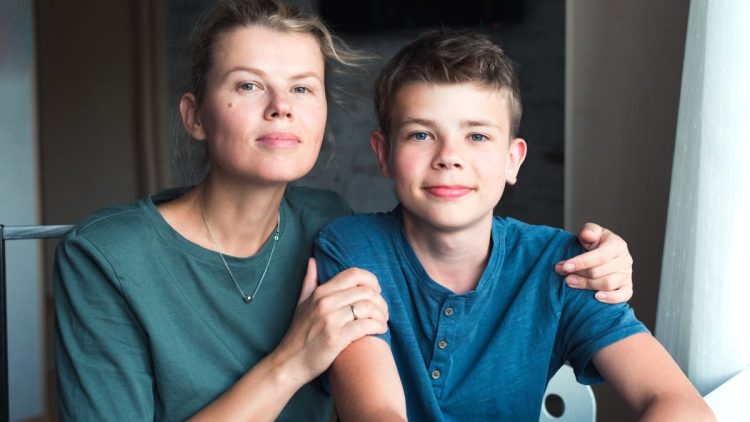 Preprost trik, ki bo izboljšal vaš odnos z najstnikom