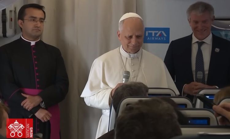 Kaj meni papež o blagoslovu istospolnih parov?