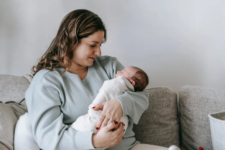Programa Mamma Mia in Mind the Mum: brezplačna podpora za duševno zdravje slovenskih mamic